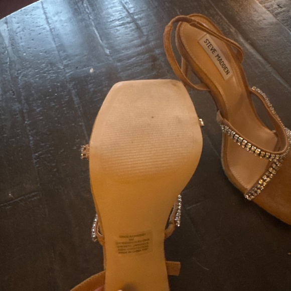 Heels - Picture 3 of 3